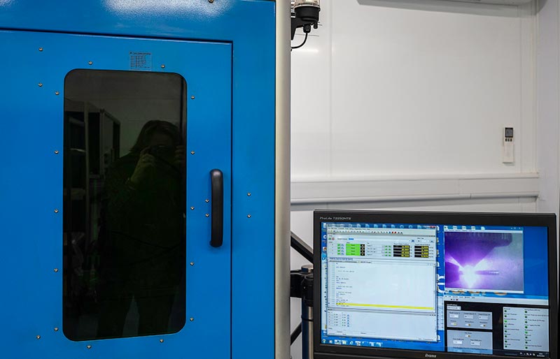 femtosecond-laser-cutting